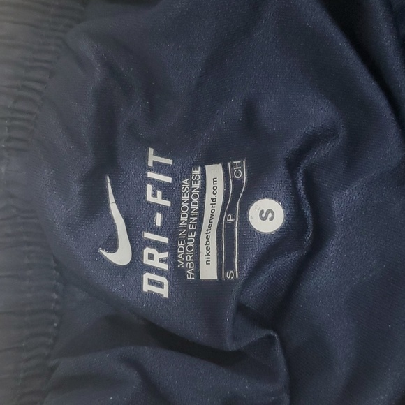 NIKE DRI FIT UNC SHORTS SIZE SMALL - Picture 6 of 6